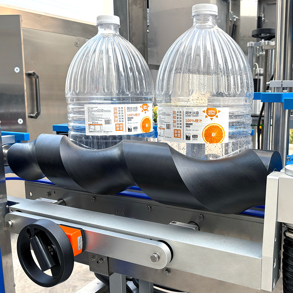 Automatic Water Bottle Labeling Machine.jpg